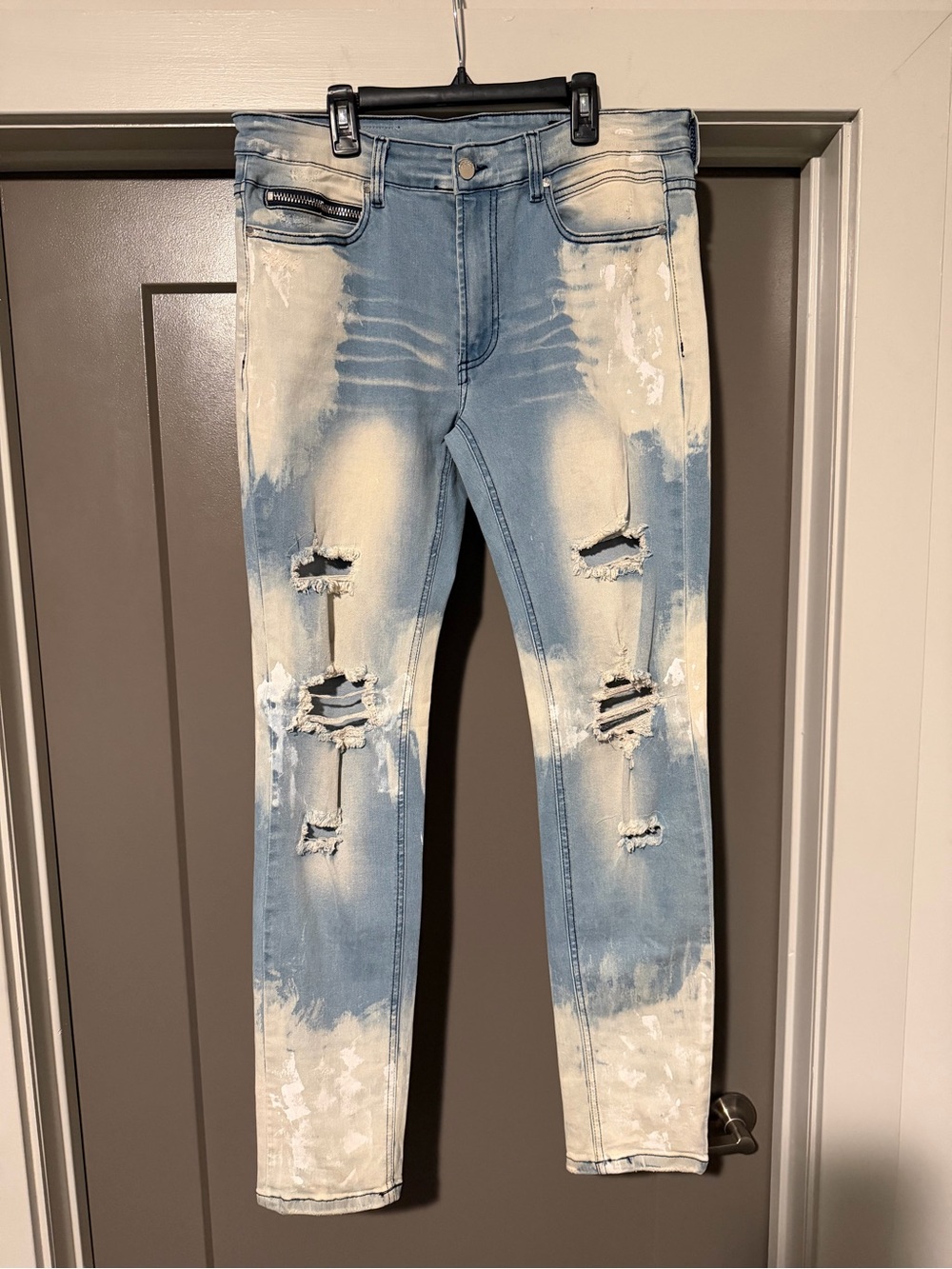 Men's Distressed Light Blue Paint-Splatter Jeans